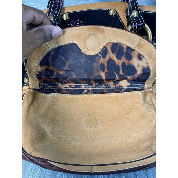 B. Makowsky Womens Shoulder Bag Beige Black‎ Leather Inner Pockets Dual Handle M - Picture 9 of 12